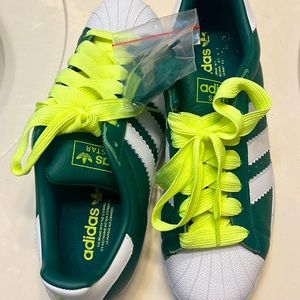 New without tag. Adidas Superstar.